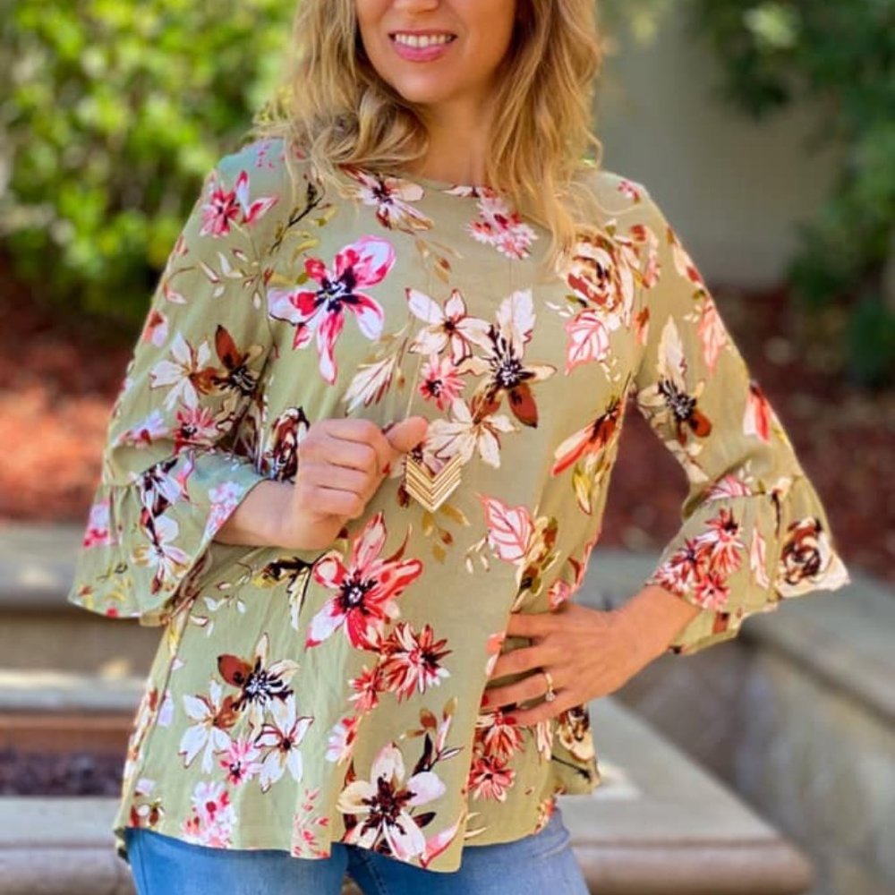 Flowers Ruffled 3/4 Sleeve Top